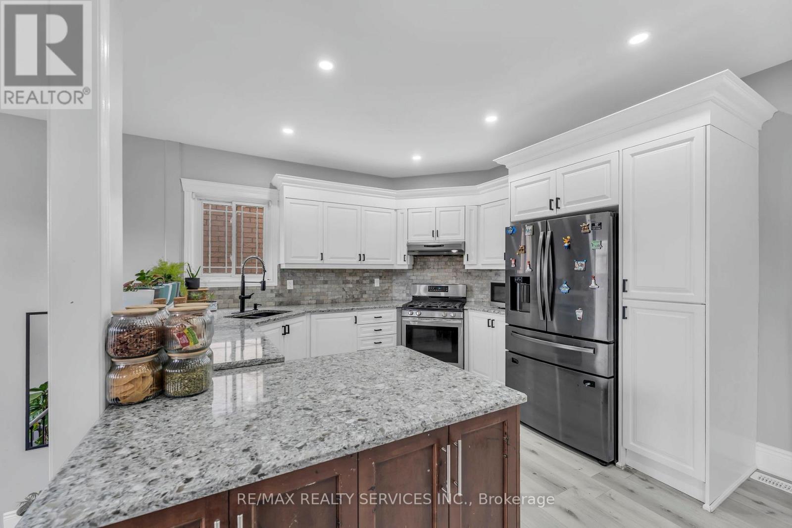 364 Queen Mary Drive, Brampton, Ontario  L7A 3T1 - Photo 11 - W13078488
