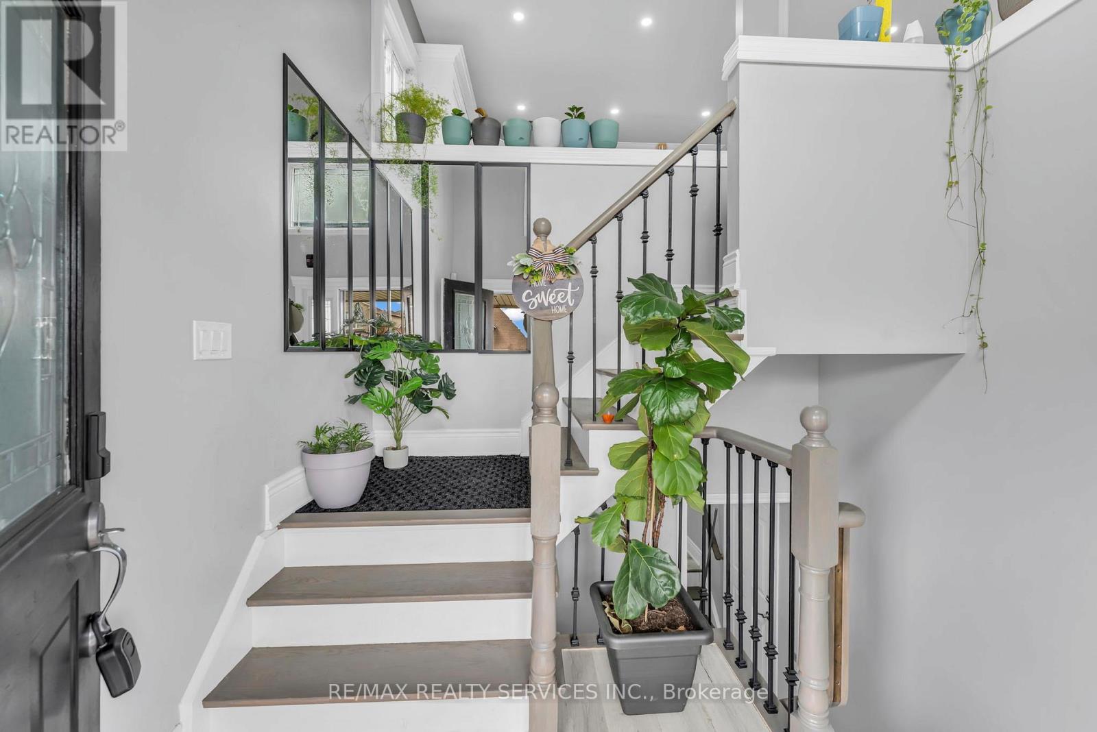364 Queen Mary Drive, Brampton, Ontario  L7A 3T1 - Photo 4 - W13078488
