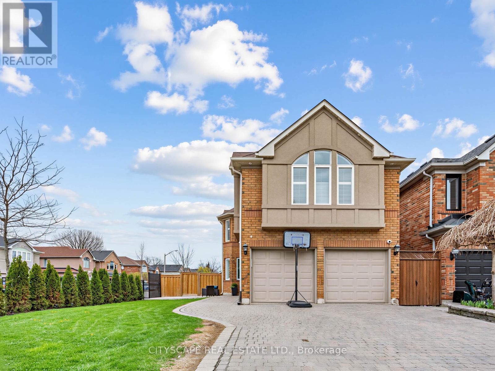 3671 FOREST BLUFF CRESCENT, Mississauga, Ontario