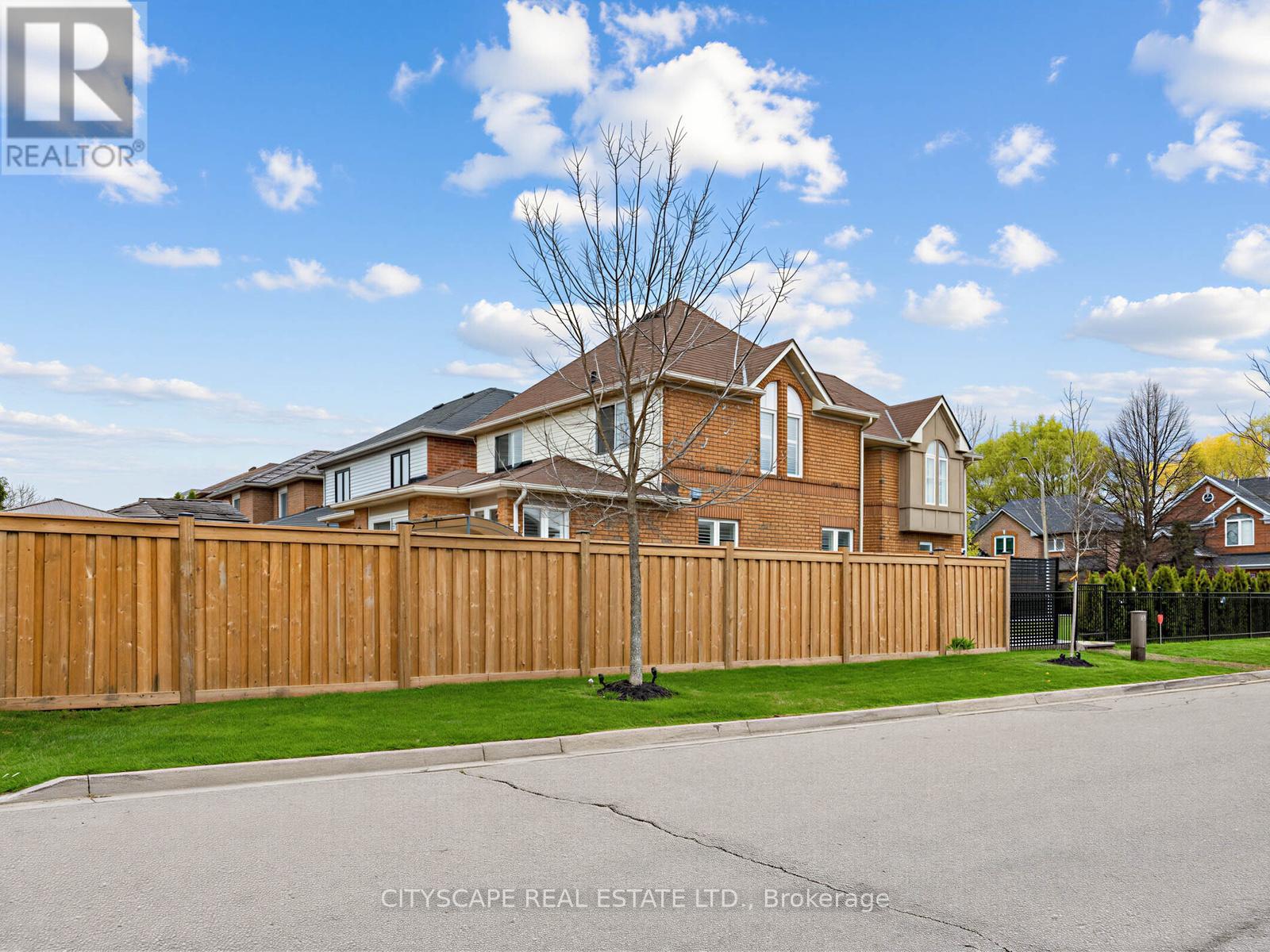 3671 Forest Bluff Crescent, Mississauga, Ontario  L5N 7W7 - Photo 37 - W13078562