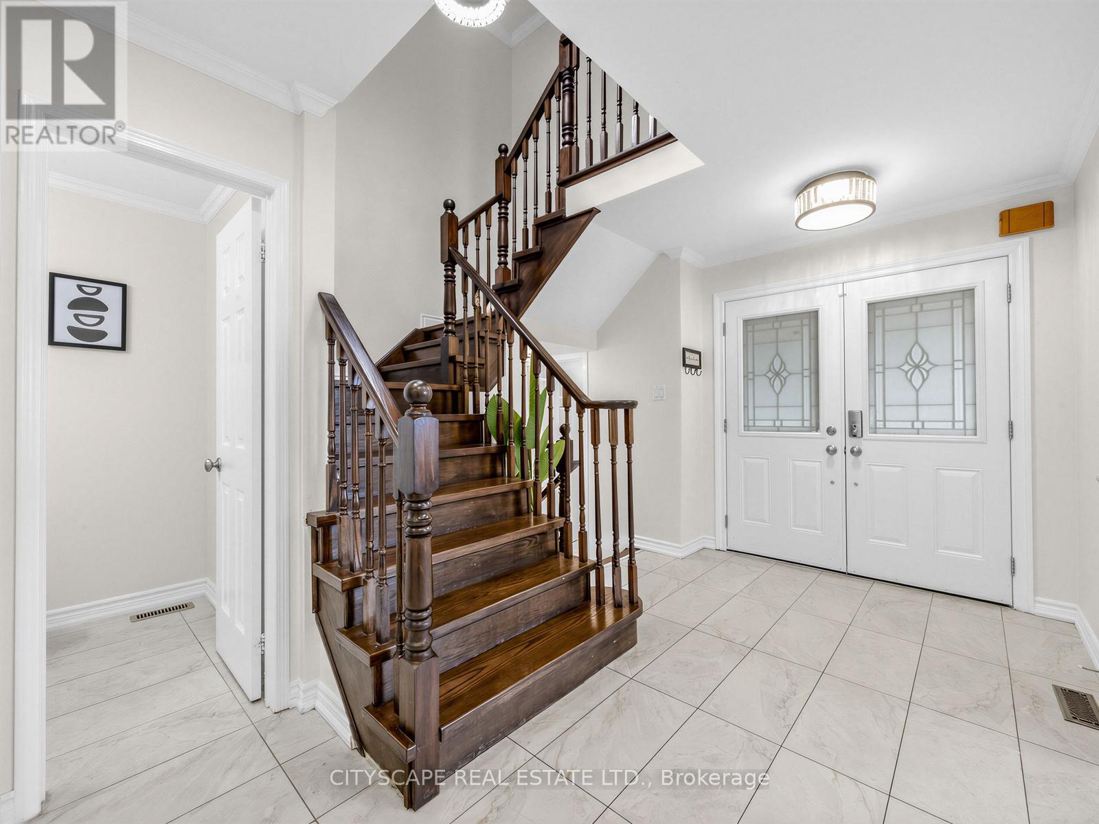 3671 Forest Bluff Crescent, Mississauga, Ontario  L5N 7W7 - Photo 4 - W13078562