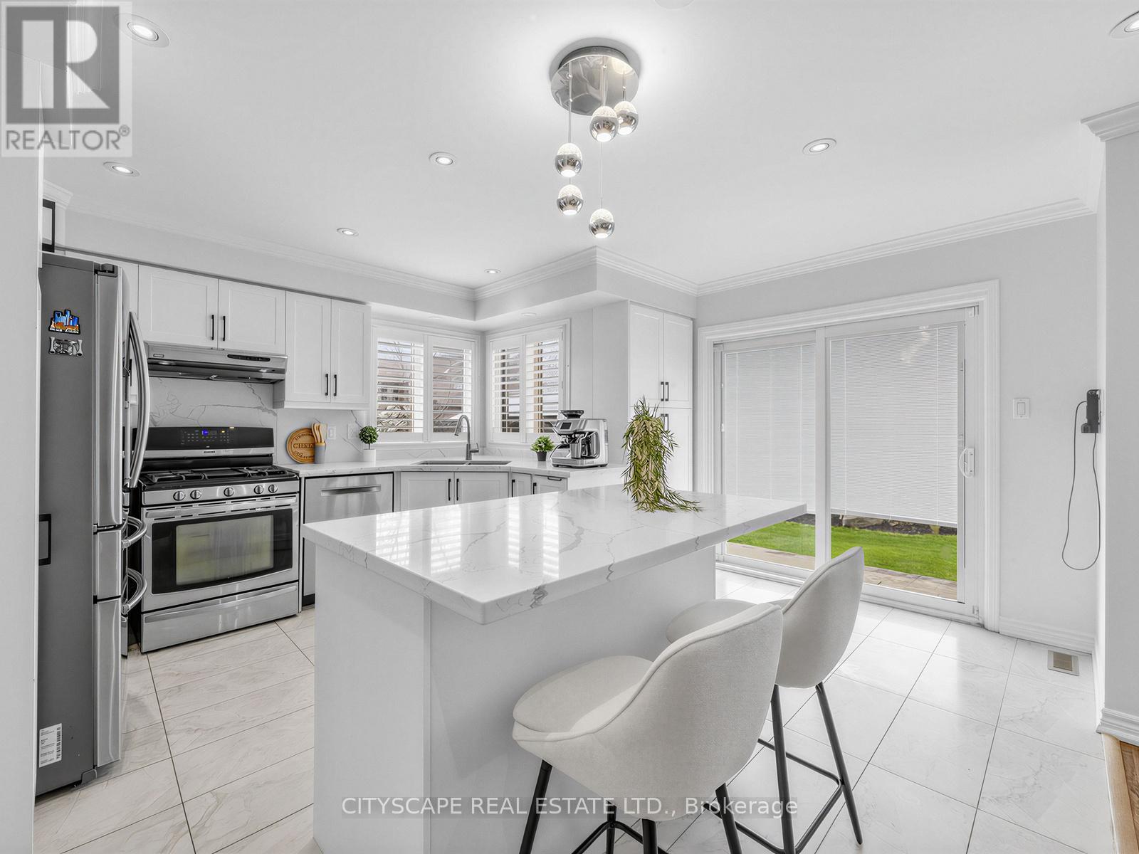 3671 Forest Bluff Crescent, Mississauga, Ontario  L5N 7W7 - Photo 9 - W13078562