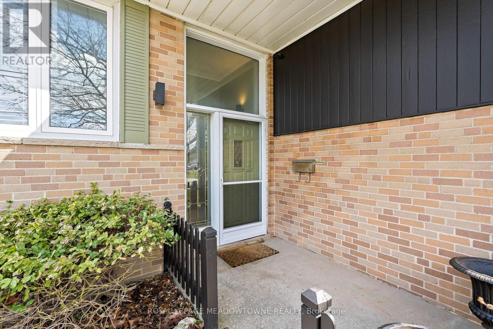 456 Delrex Boulevard, Halton Hills, Ontario  L7G 4J2 - Photo 2 - W13078574