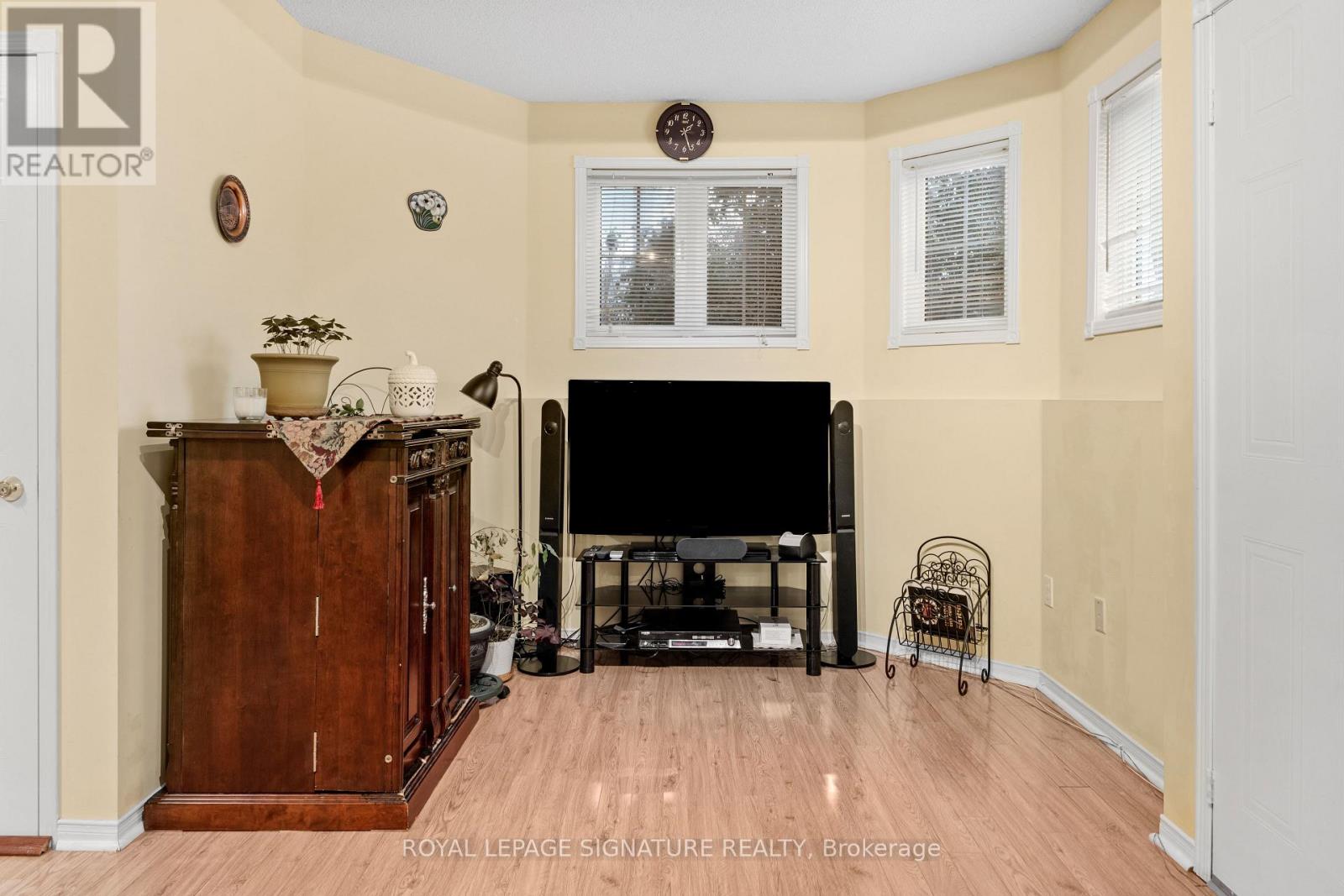 687 Twain Avenue, Mississauga, Ontario  L5W 1K7 - Photo 26 - W13078634
