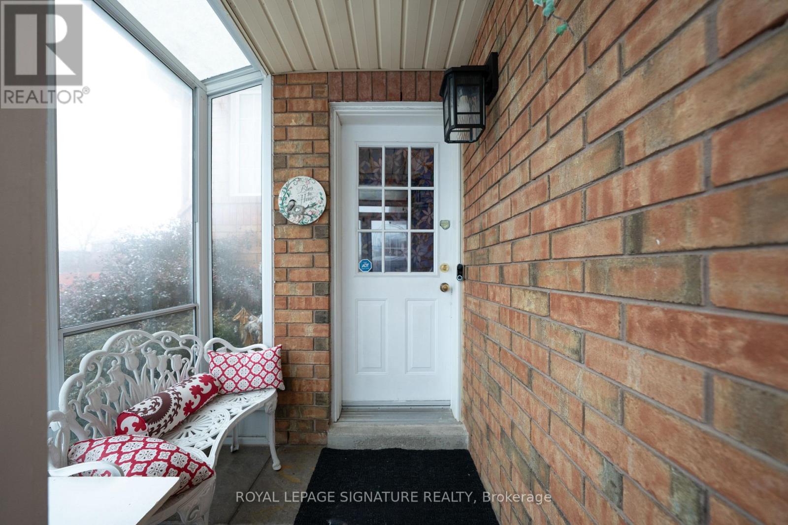 687 Twain Avenue, Mississauga, Ontario  L5W 1K7 - Photo 4 - W13078634