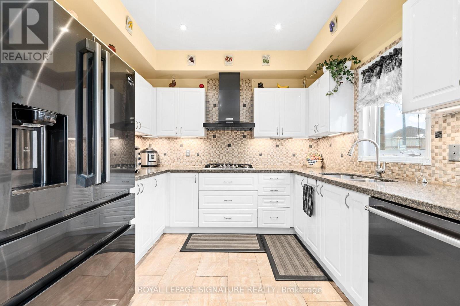 687 Twain Avenue, Mississauga, Ontario  L5W 1K7 - Photo 5 - W13078634
