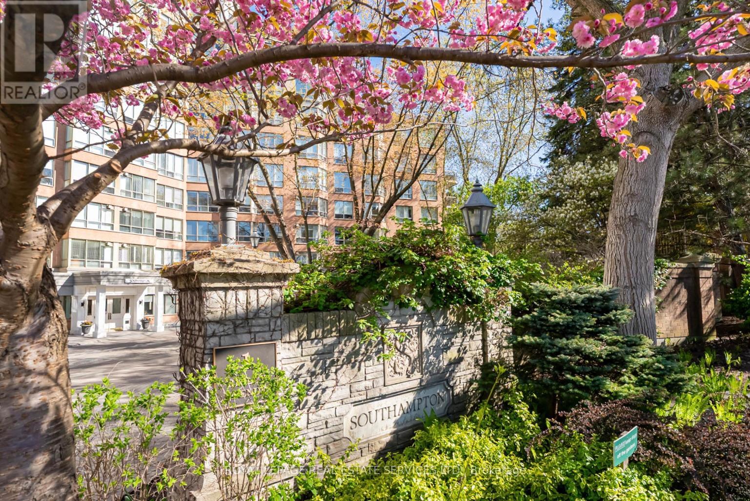 403 - 1 Ripley Avenue, Toronto, Ontario  M6S 4Z6 - Photo 2 - W13078656