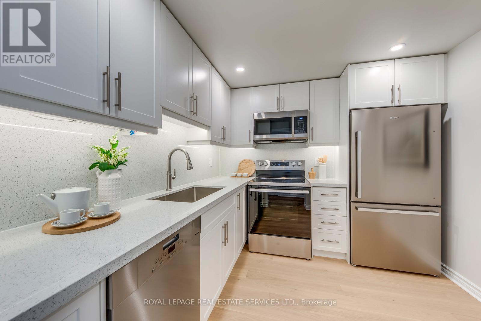 403 - 1 Ripley Avenue, Toronto, Ontario  M6S 4Z6 - Photo 8 - W13078656