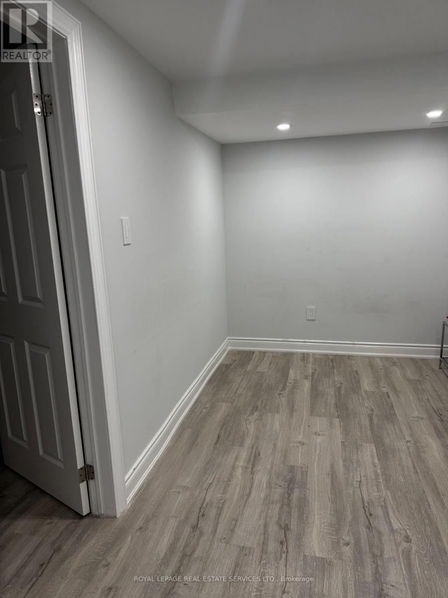 Bsmt - 858 Khan Crescent, Mississauga, Ontario  L5V 2R4 - Photo 3 - W13078674