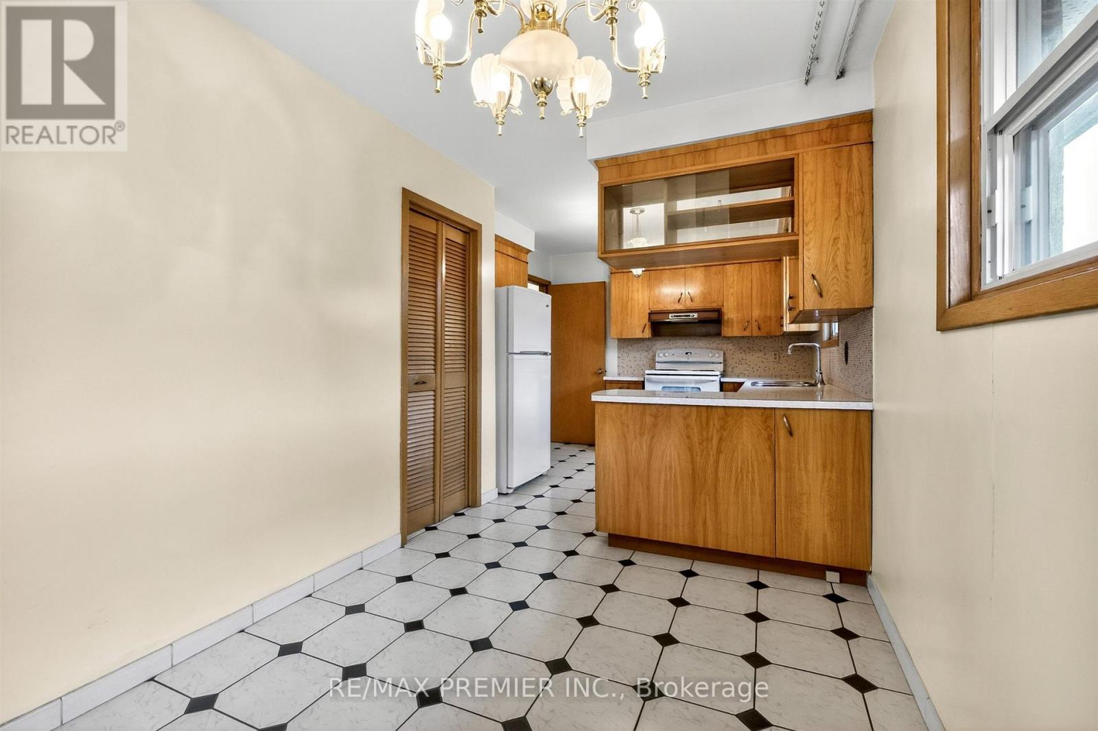 506 Rathburn Road, Toronto, Ontario  M9C 3S8 - Photo 14 - W13078680