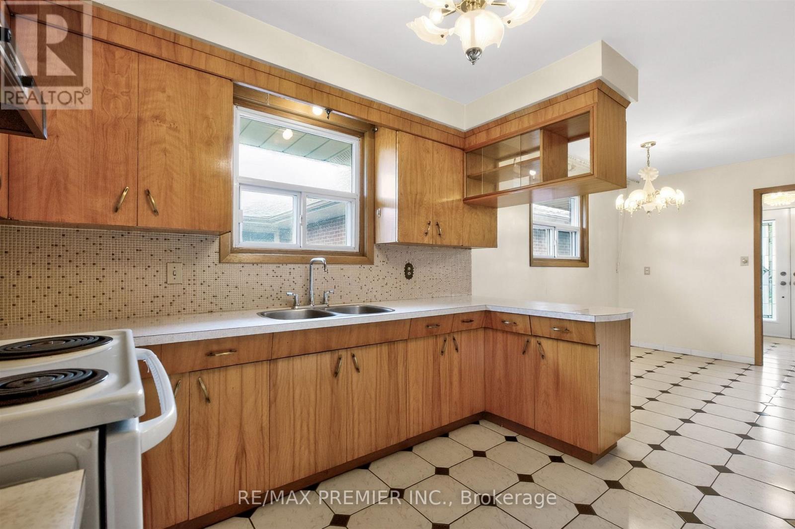 506 Rathburn Road, Toronto, Ontario  M9C 3S8 - Photo 16 - W13078680