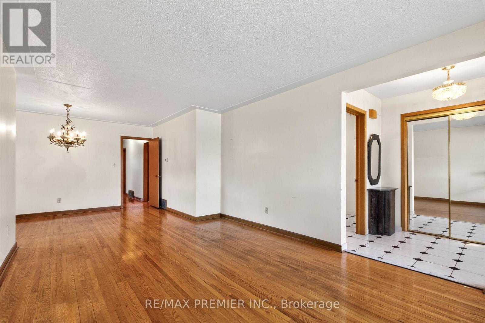 506 Rathburn Road, Toronto, Ontario  M9C 3S8 - Photo 9 - W13078680
