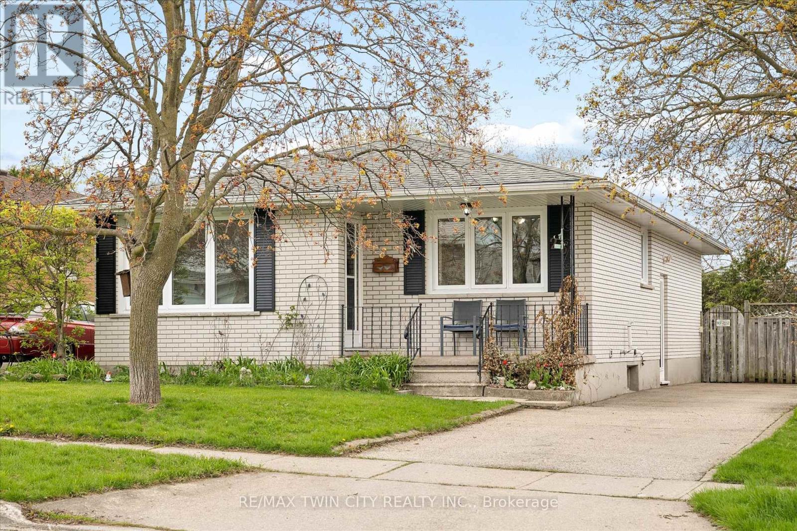 26 TUTTON PLACE, Cambridge, Ontario