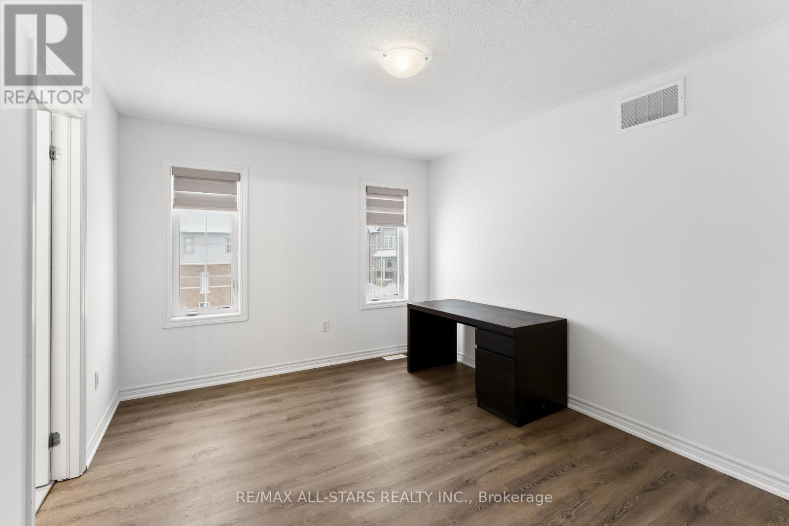 19 Hennessey Crescent, Kawartha Lakes, Ontario  K9V 0P2 - Photo 15 - X13078162
