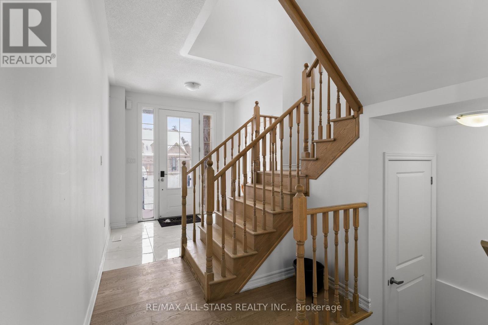 19 Hennessey Crescent, Kawartha Lakes, Ontario  K9V 0P2 - Photo 5 - X13078162