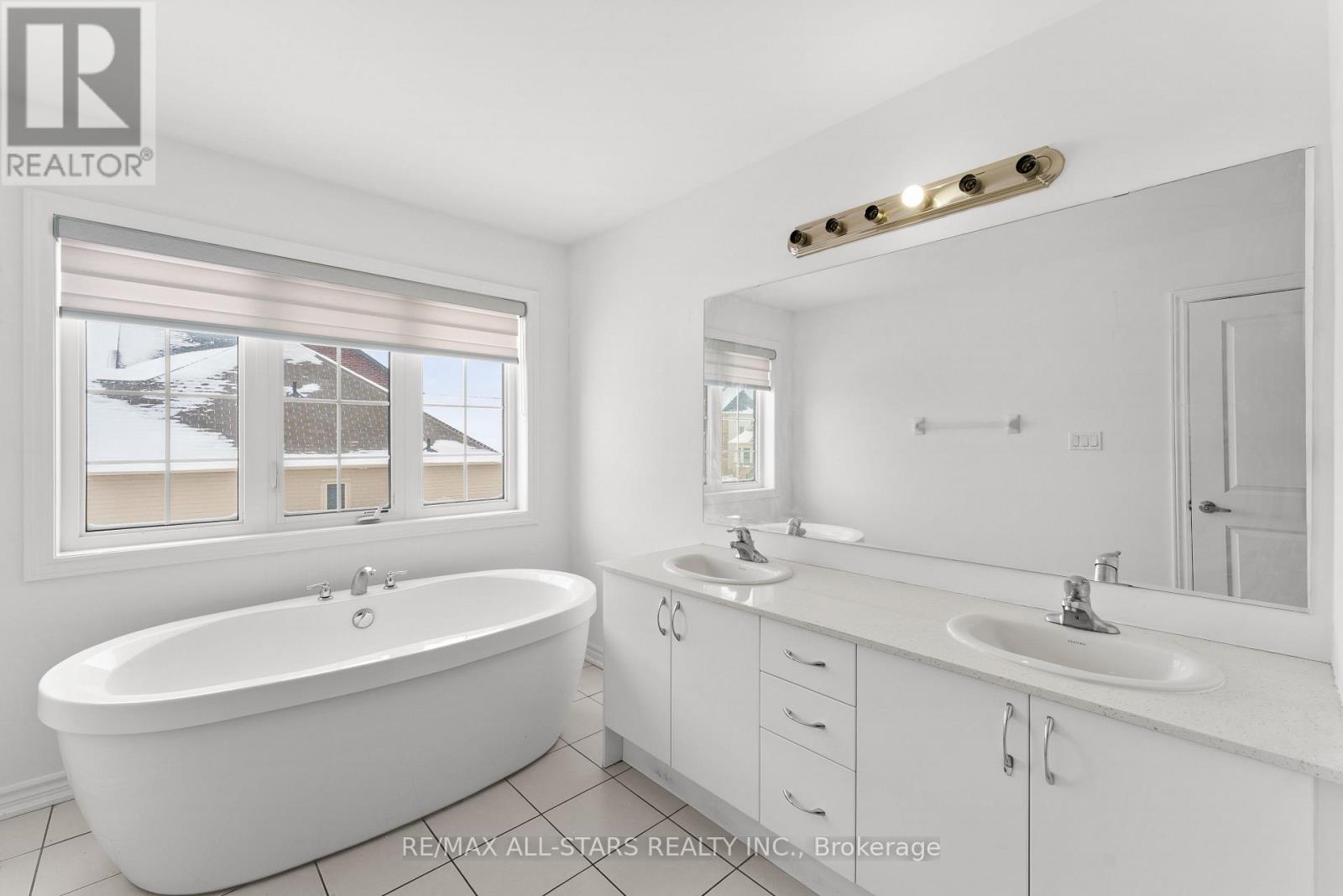 19 Hennessey Crescent, Kawartha Lakes, Ontario  K9V 0P2 - Photo 18 - X13078162