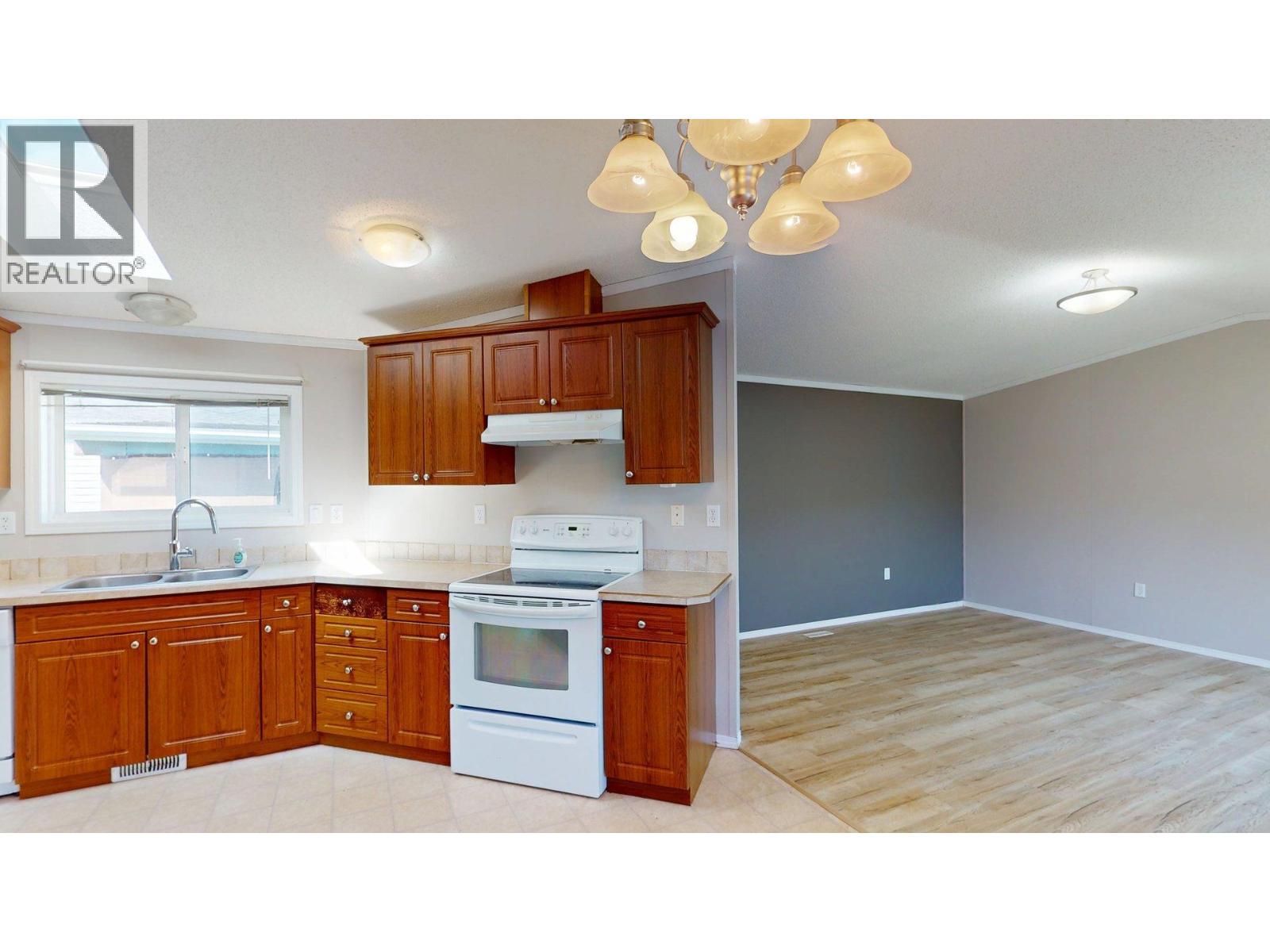 100 Aspen Drive Unit# 121, Sparwood, British Columbia  V0B 2G0 - Photo 8 - 10385883