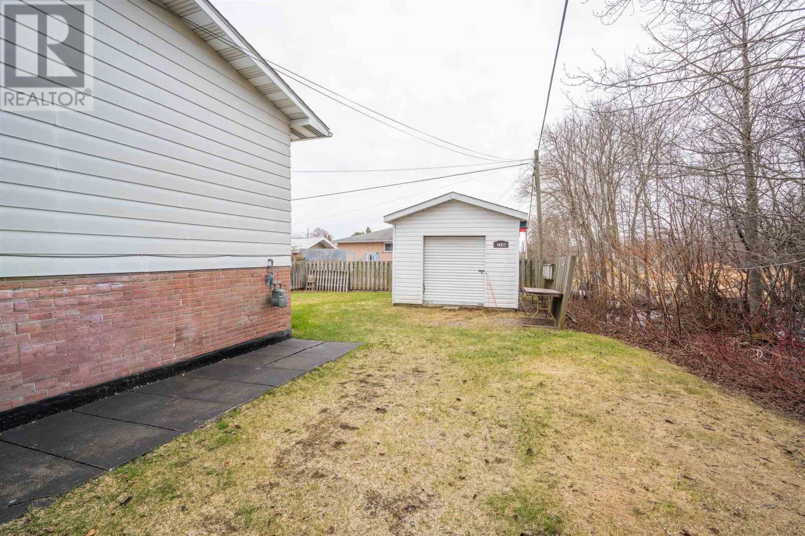 233 Sydenham Rd, Sault Ste. Marie, Ontario  P6C 2X5 - Photo 3 - SM260861