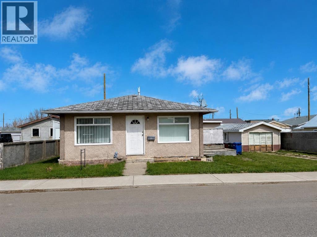 135 21 Street, Fort Macleod, Alberta  T0L 0Z0 - Photo 2 - A2274529