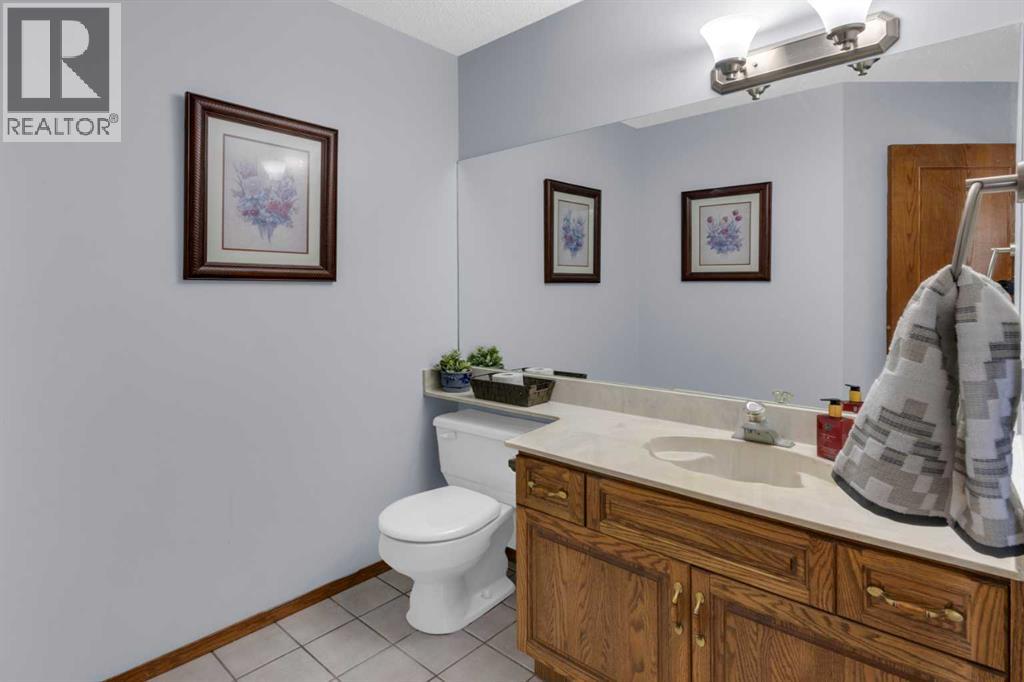 220 Woodbrook Mews Sw, Calgary, Alberta  T2W 4P8 - Photo 19 - A2298872