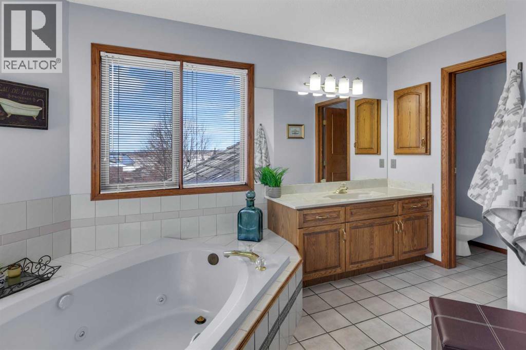 220 Woodbrook Mews Sw, Calgary, Alberta  T2W 4P8 - Photo 23 - A2298872