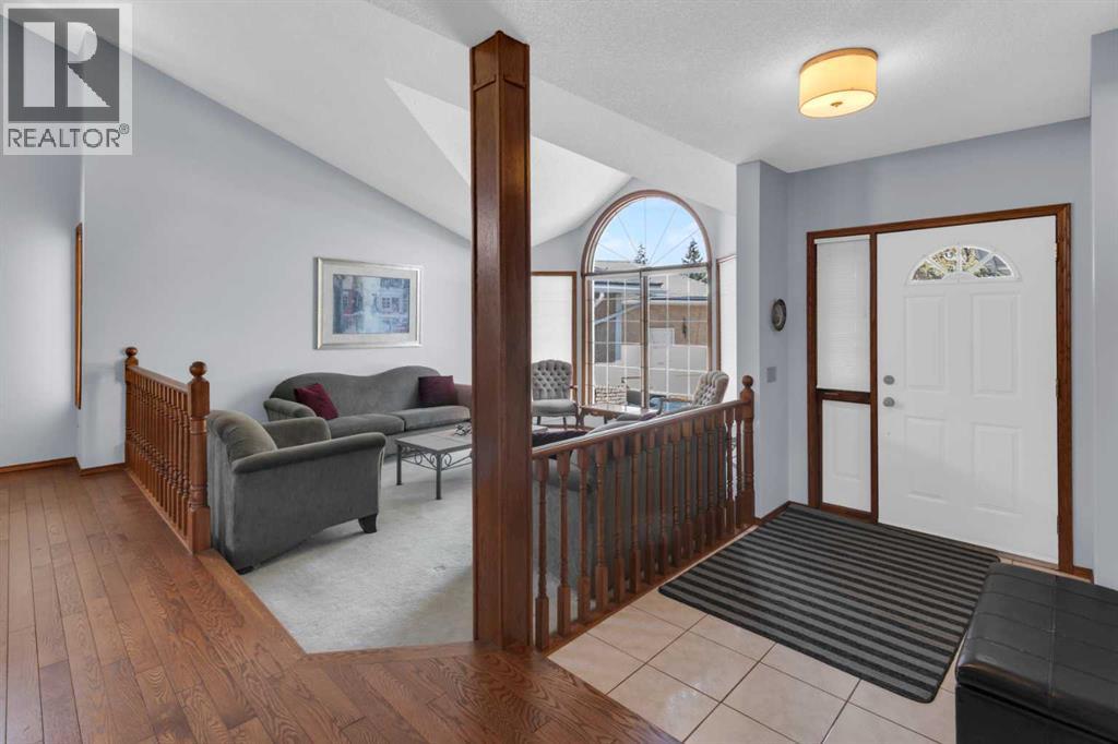 220 Woodbrook Mews Sw, Calgary, Alberta  T2W 4P8 - Photo 2 - A2298872