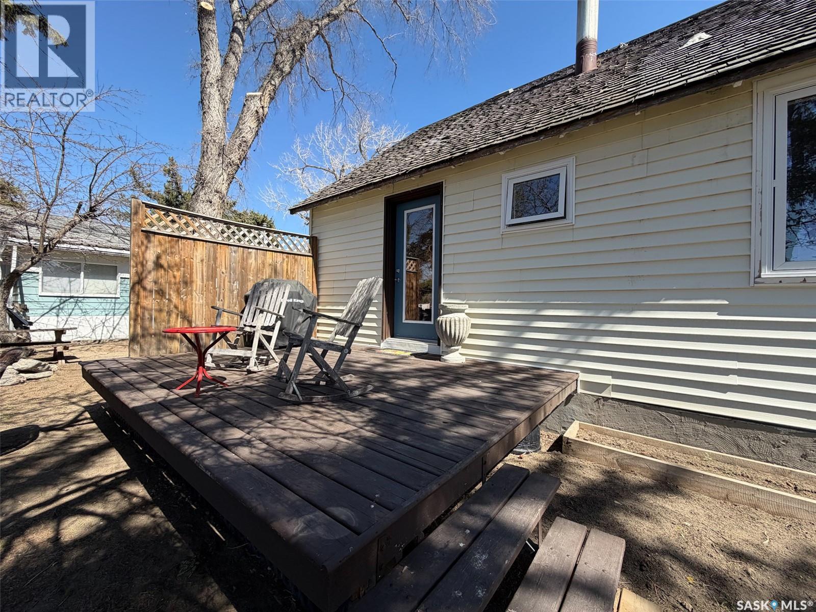 227 Riverside Boulevard, Eastend, Saskatchewan  S0N 0T0 - Photo 3 - SK034776
