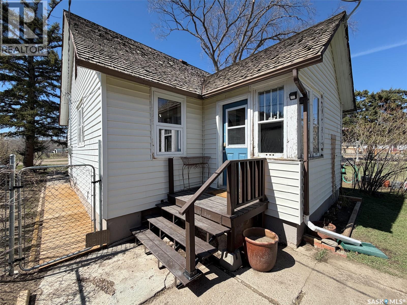 227 Riverside Boulevard, Eastend, Saskatchewan  S0N 0T0 - Photo 38 - SK034776