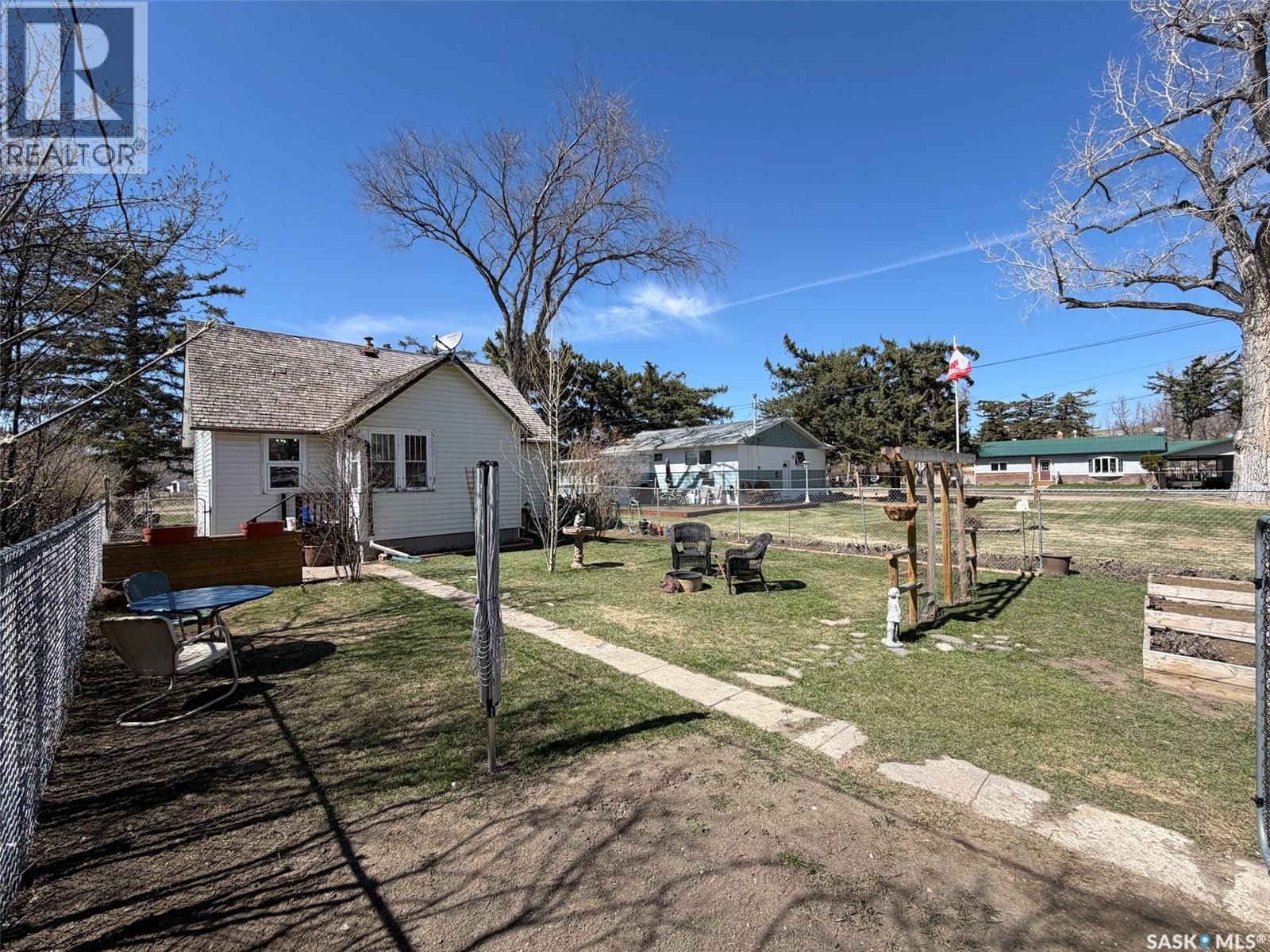 227 Riverside Boulevard, Eastend, Saskatchewan  S0N 0T0 - Photo 41 - SK034776