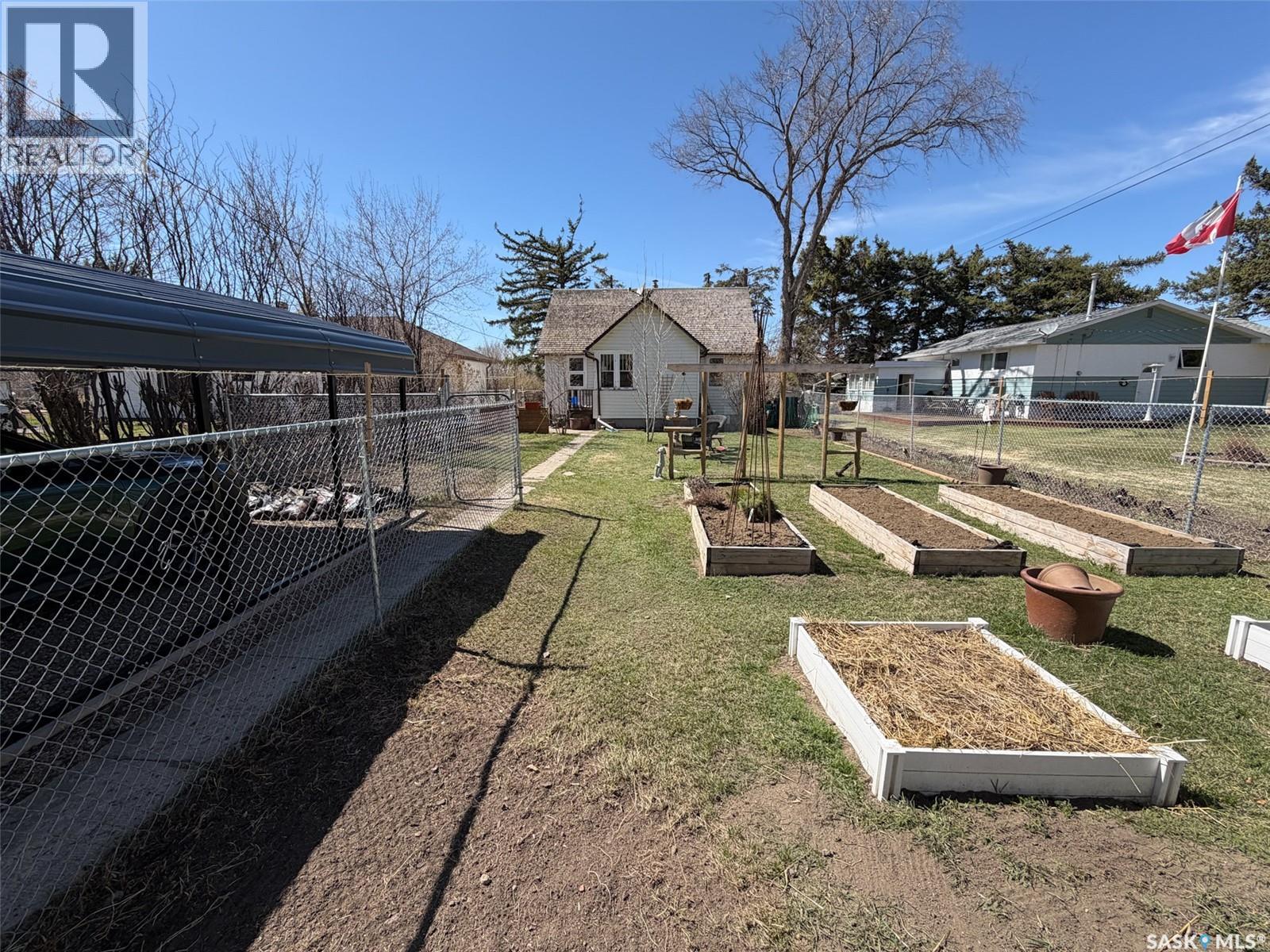 227 Riverside Boulevard, Eastend, Saskatchewan  S0N 0T0 - Photo 48 - SK034776