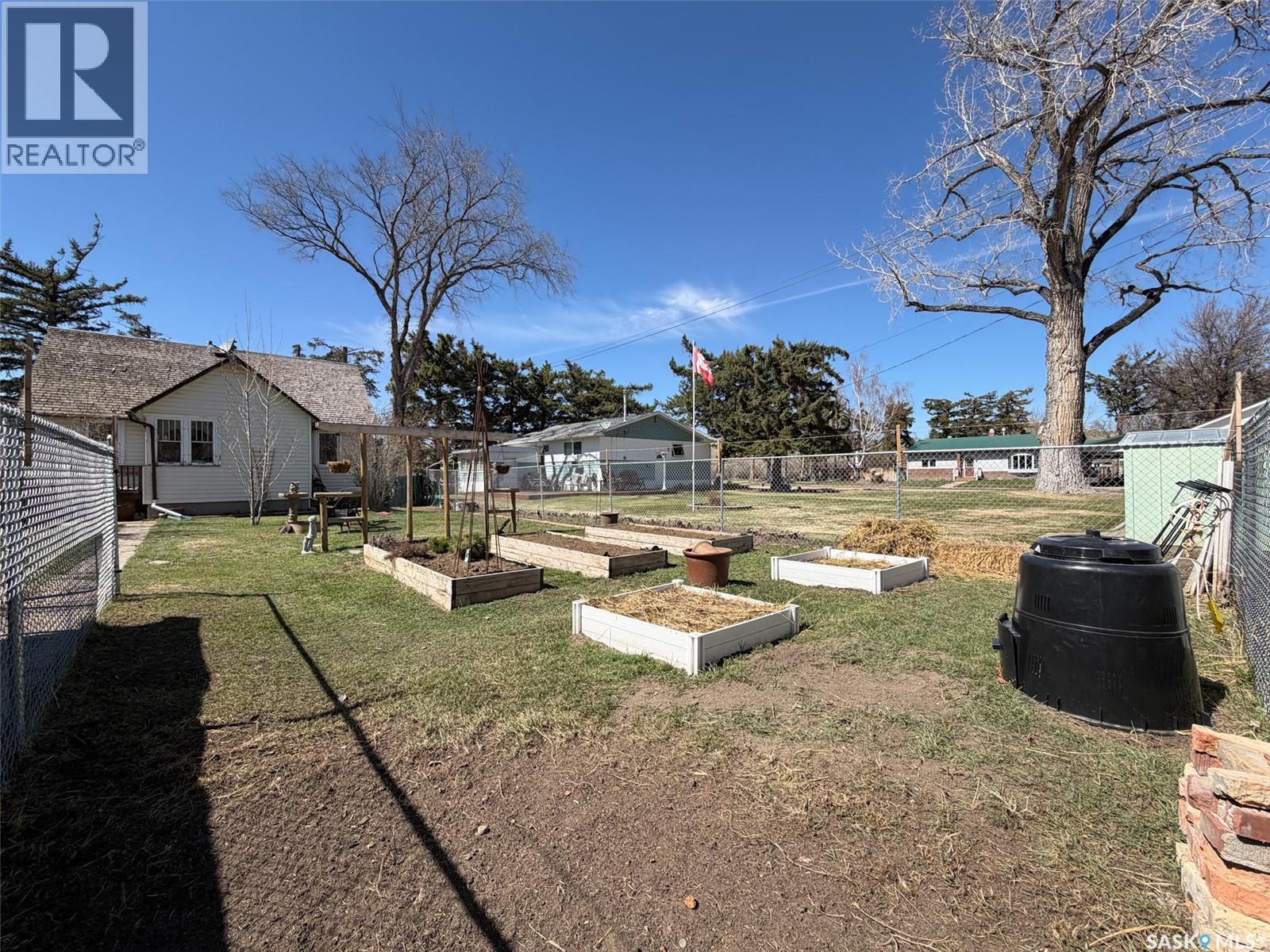 227 Riverside Boulevard, Eastend, Saskatchewan  S0N 0T0 - Photo 49 - SK034776