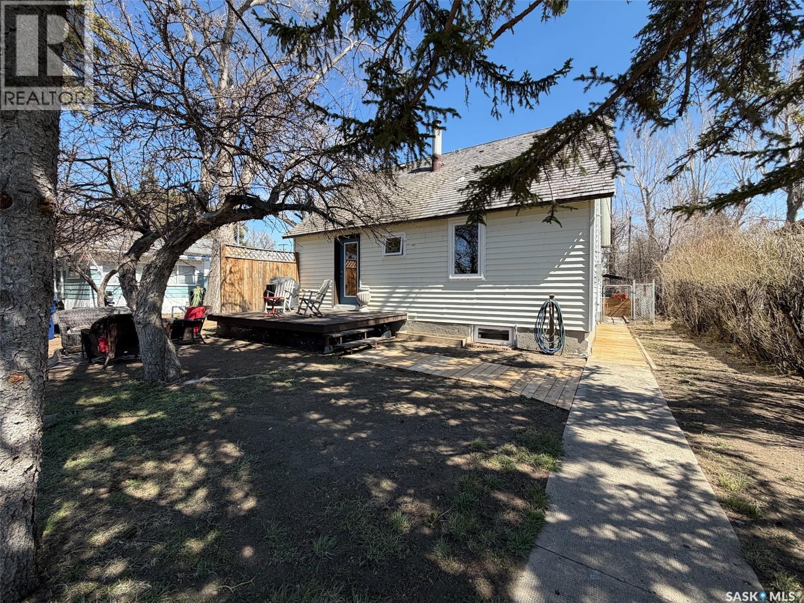 227 Riverside Boulevard, Eastend, Saskatchewan  S0N 0T0 - Photo 52 - SK034776