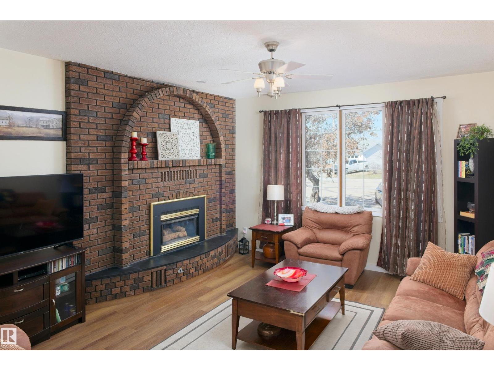4904 43a St, Barrhead, Alberta  T7N 1J5 - Photo 8 - E4485577