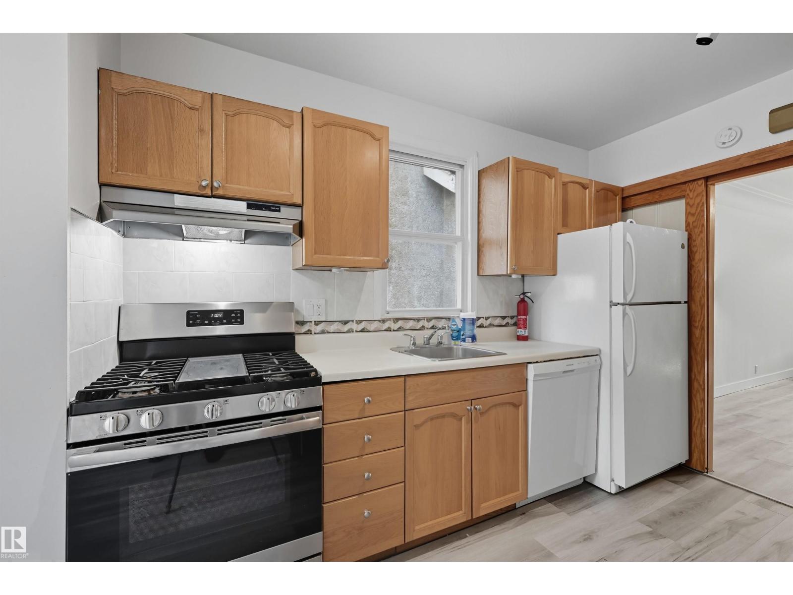 9848 87 Av NW, Edmonton, Alberta  T6E 2N6 - Photo 7 - E4476359