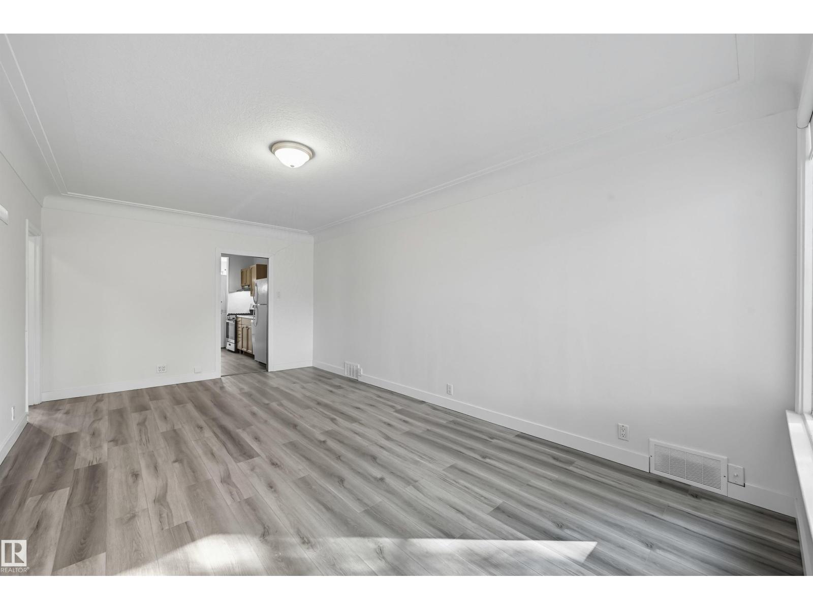 9848 87 Av NW, Edmonton, Alberta  T6E 2N6 - Photo 3 - E4476359