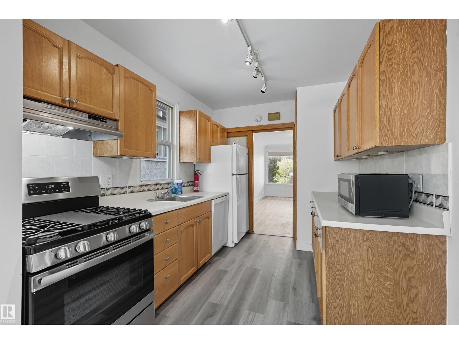9848 87 Av NW, Edmonton, Alberta  T6E 2N6 - Photo 9 - E4476359