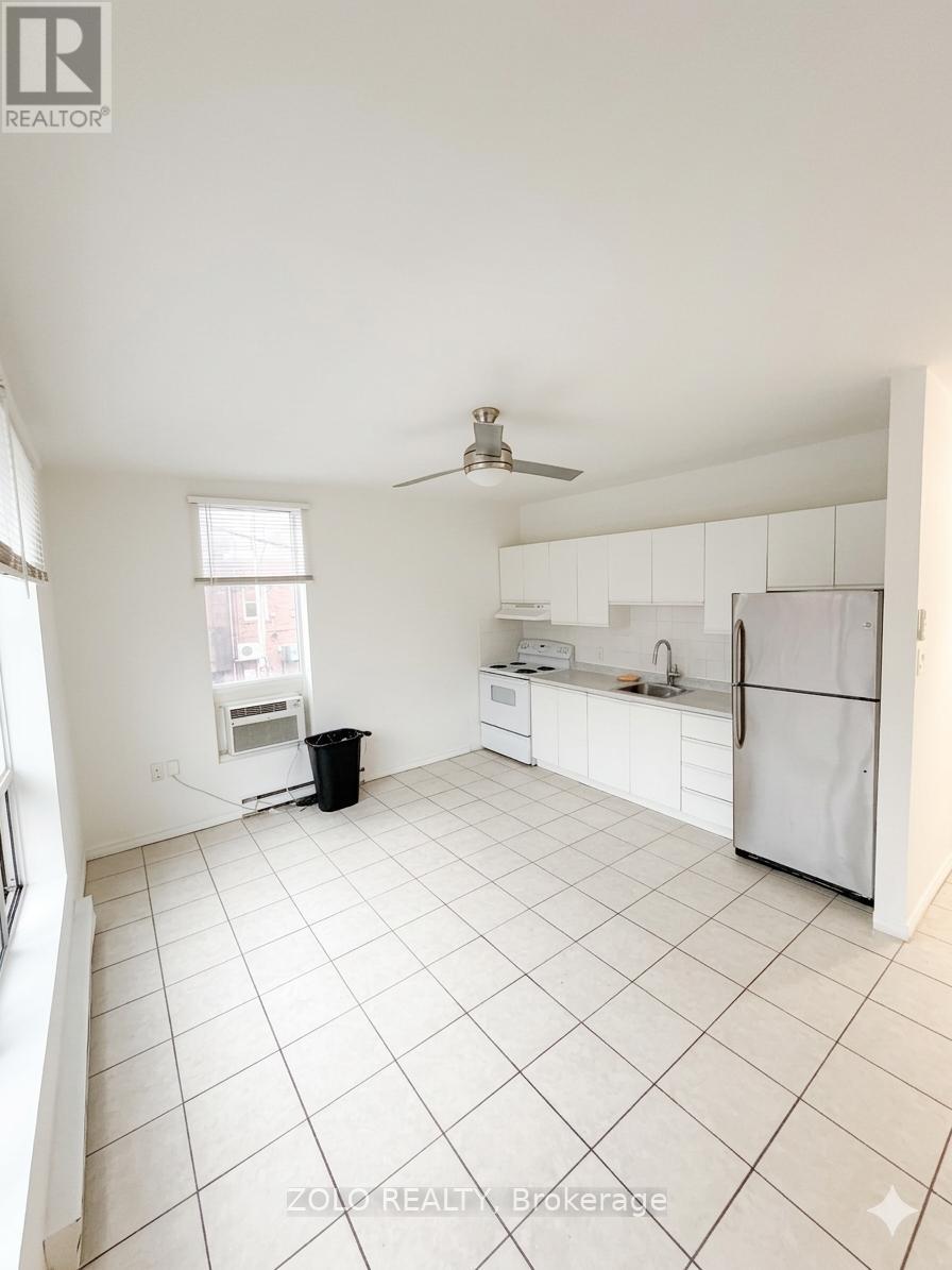 4 - 968 Bathurst Street, Toronto, Ontario  M5R 3G6 - Photo 2 - C12972712
