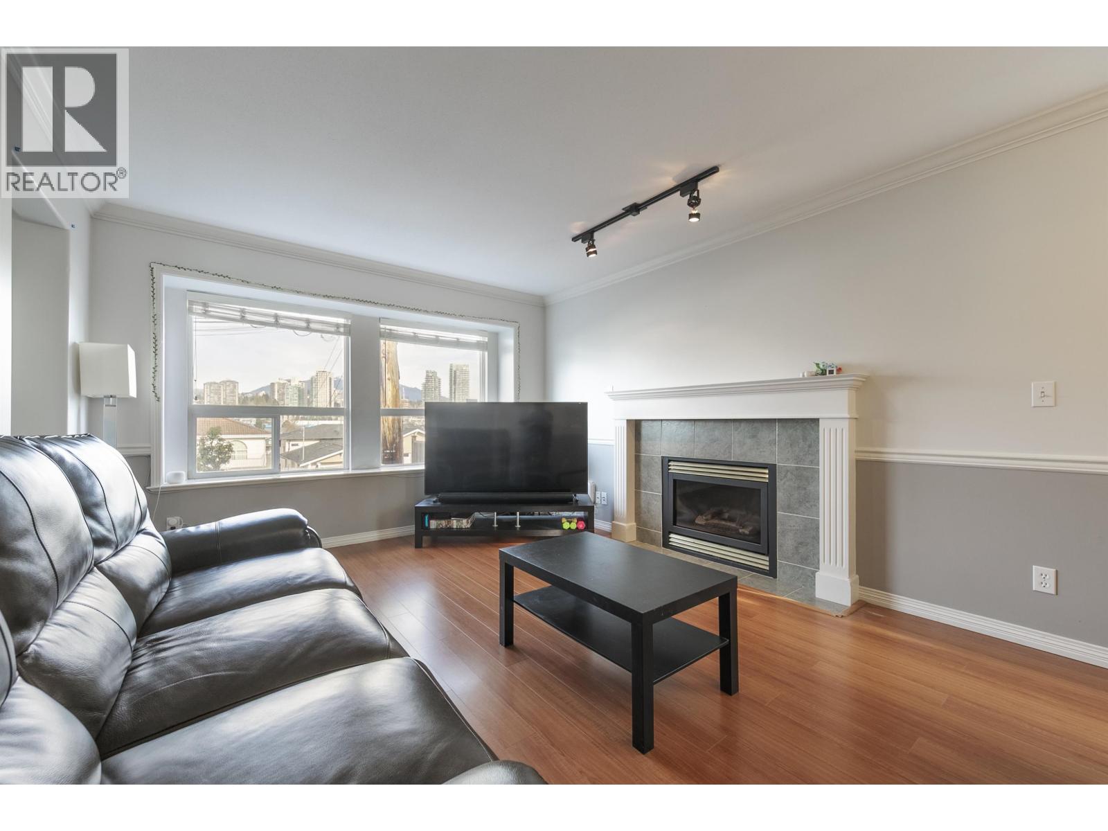 5056 Manor Street, Burnaby, British Columbia  V5G 1B5 - Photo 2 - R3118777
