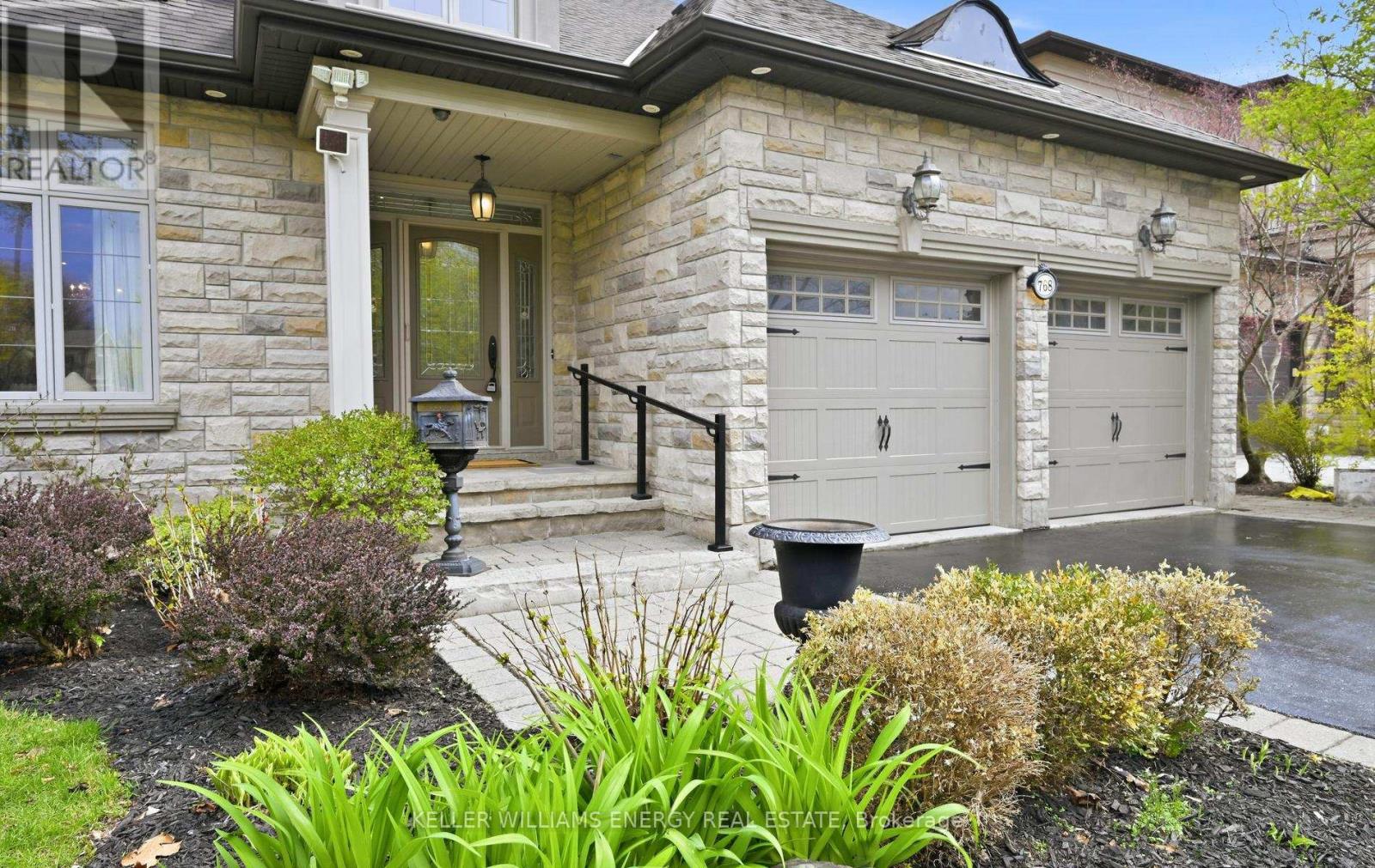 768 Duchess Drive, Mississauga, Ontario  L4Y 1H7 - Photo 4 - W13078826
