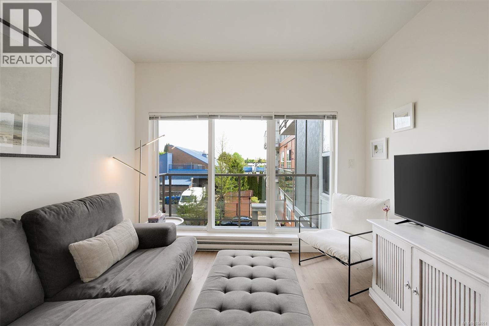 311 1550 Church Ave, Saanich, British Columbia  V8P 2H1 - Photo 4 - 1034051
