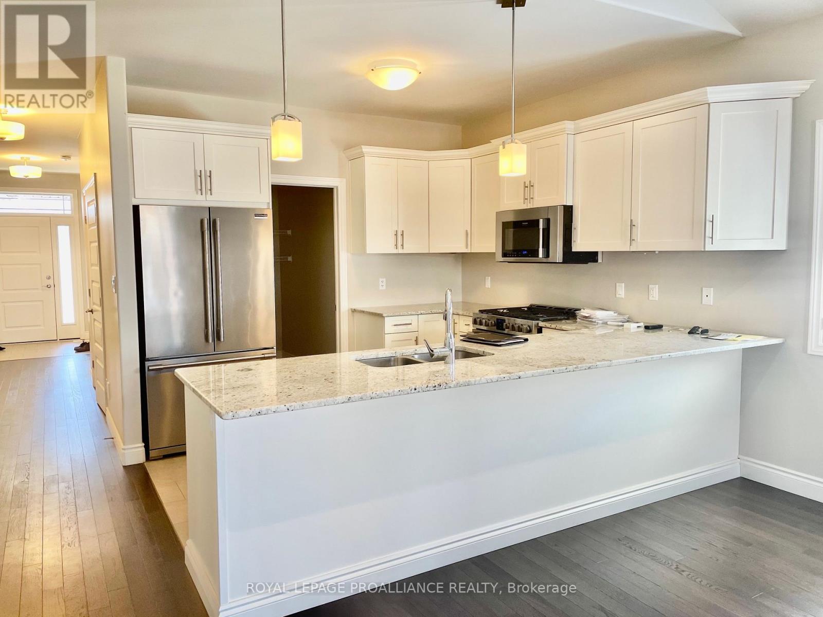 21 Stonecrest Boulevard, Quinte West, Ontario  K8R 0A3 - Photo 2 - X13078746