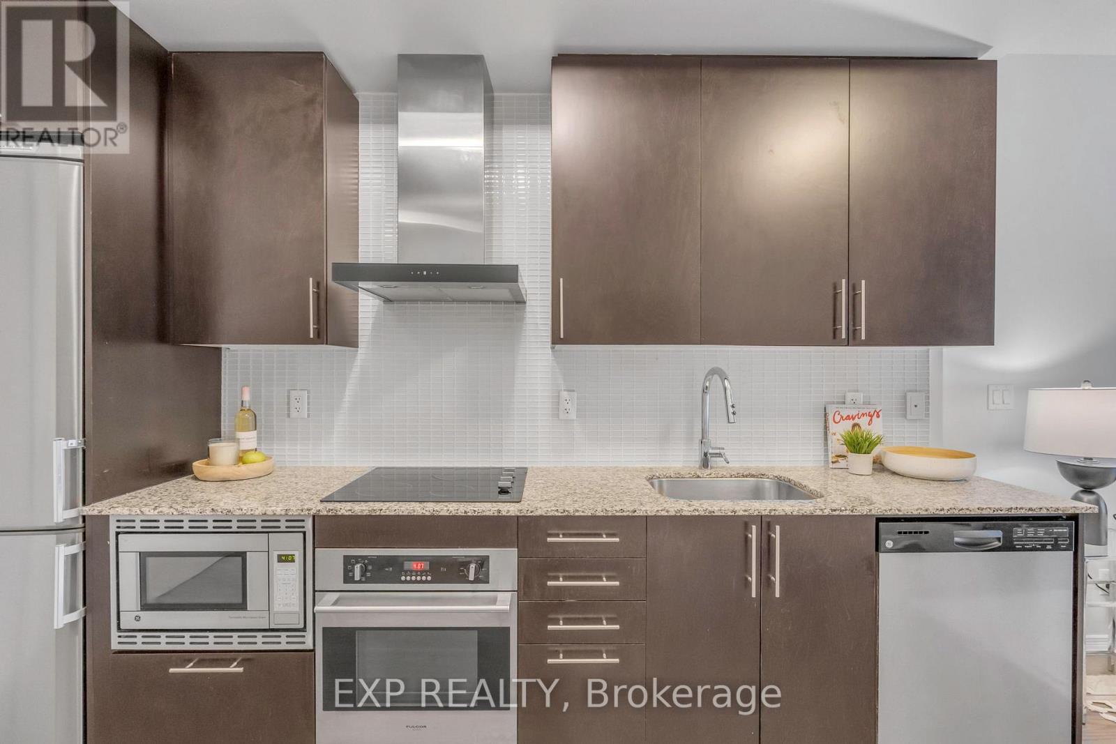 2021 - 352 Front Street W, Toronto, Ontario  M5V 0K3 - Photo 10 - C13078960