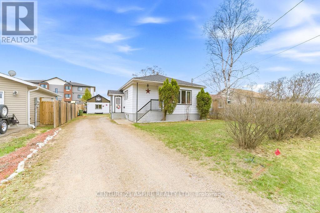 14 Wilbert Street, Petawawa, Ontario  K8H 2C6 - Photo 2 - X13078936