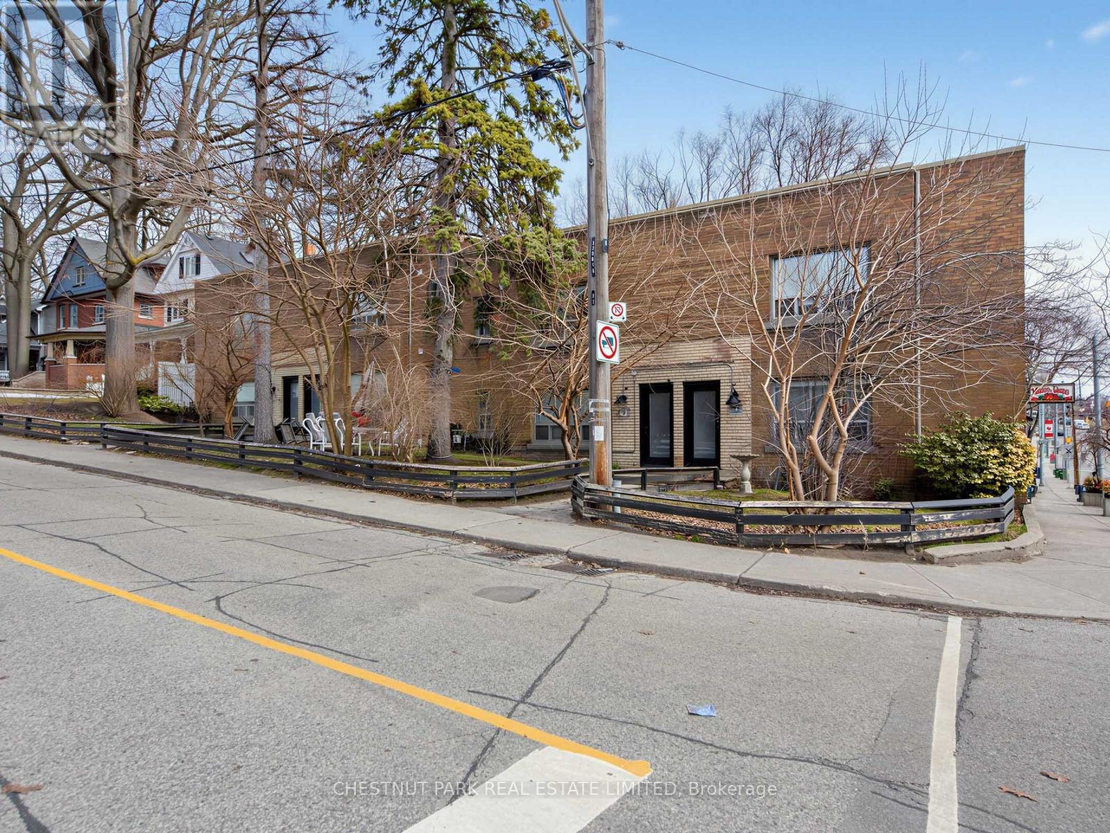 R - 1 KINGSWOOD ROAD, Toronto, Ontario