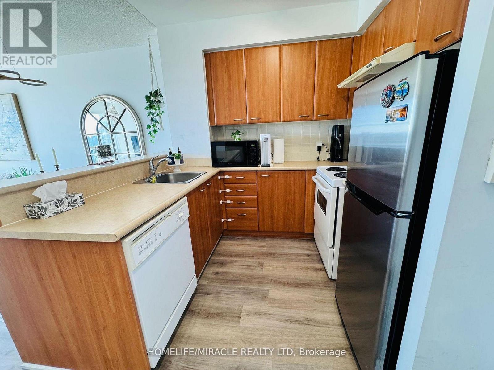 2106 - 36 Lee Centre Drive, Toronto, Ontario  M1H 3K2 - Photo 5 - E13078806