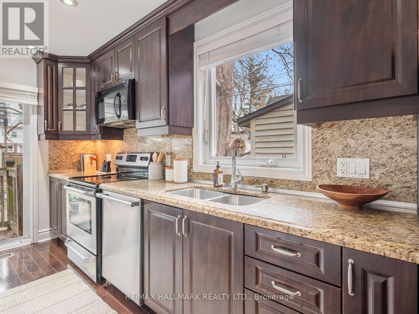 144 Floyd Avenue, Toronto, Ontario  M4K 2B7 - Photo 18 - E13078828