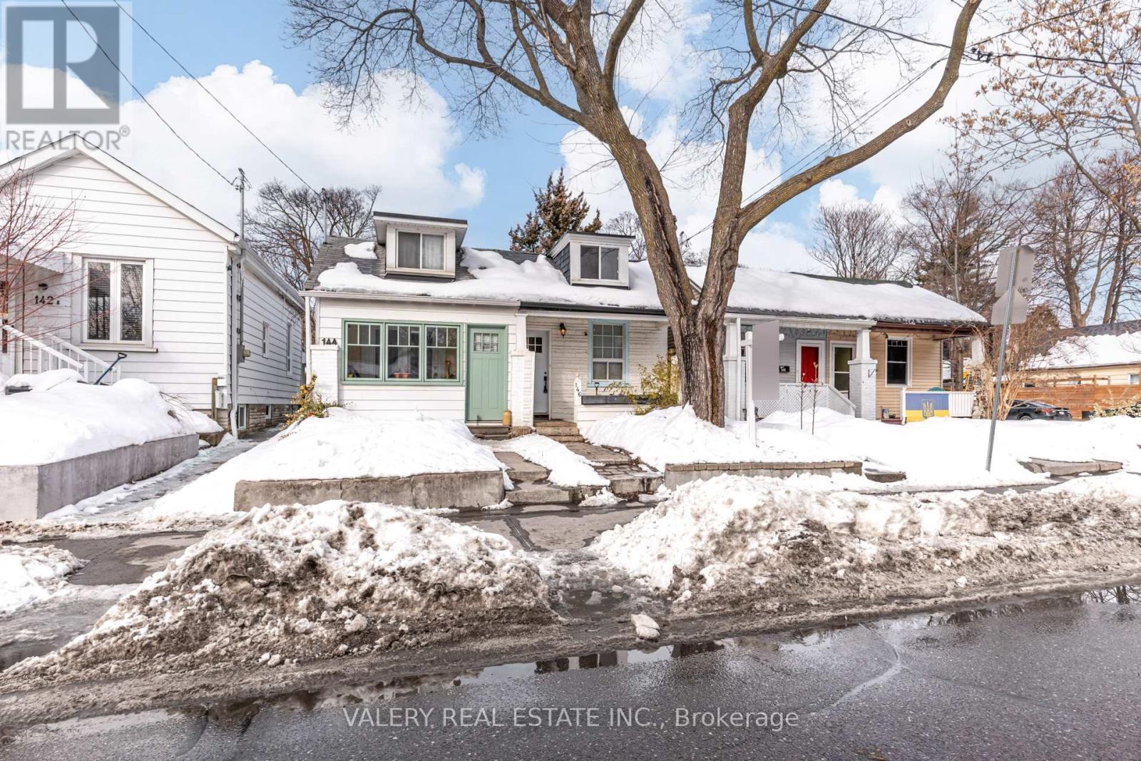 146 Hanson Street, Toronto, Ontario  M4C 1A4 - Photo 2 - E13078856
