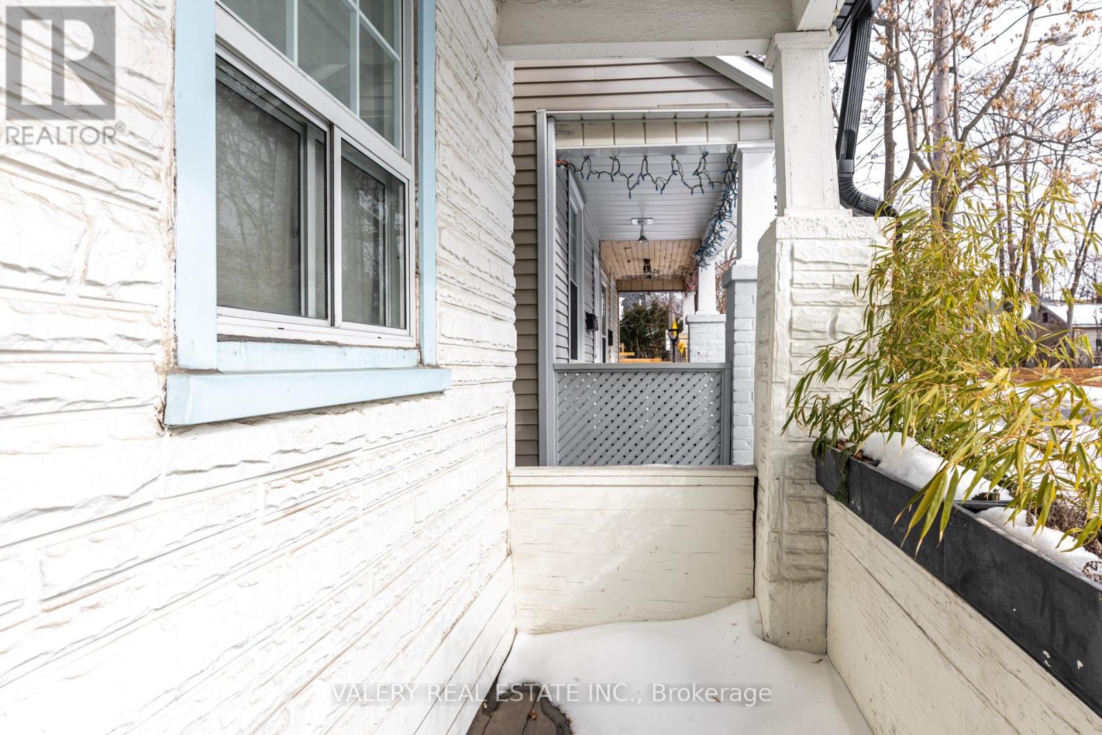 146 Hanson Street, Toronto, Ontario  M4C 1A4 - Photo 7 - E13078856