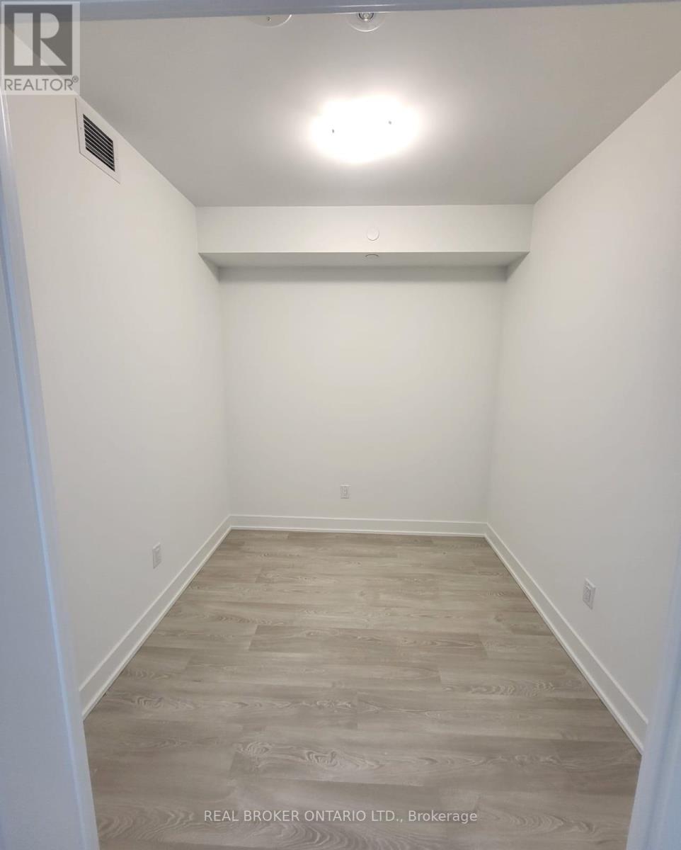 1813 - 2545 Simcoe Street N, Oshawa, Ontario  L1L 0W3 - Photo 2 - E13078884