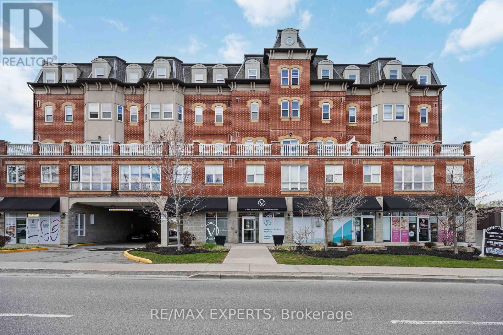 207 - 15450 YONGE STREET S, Aurora, Ontario